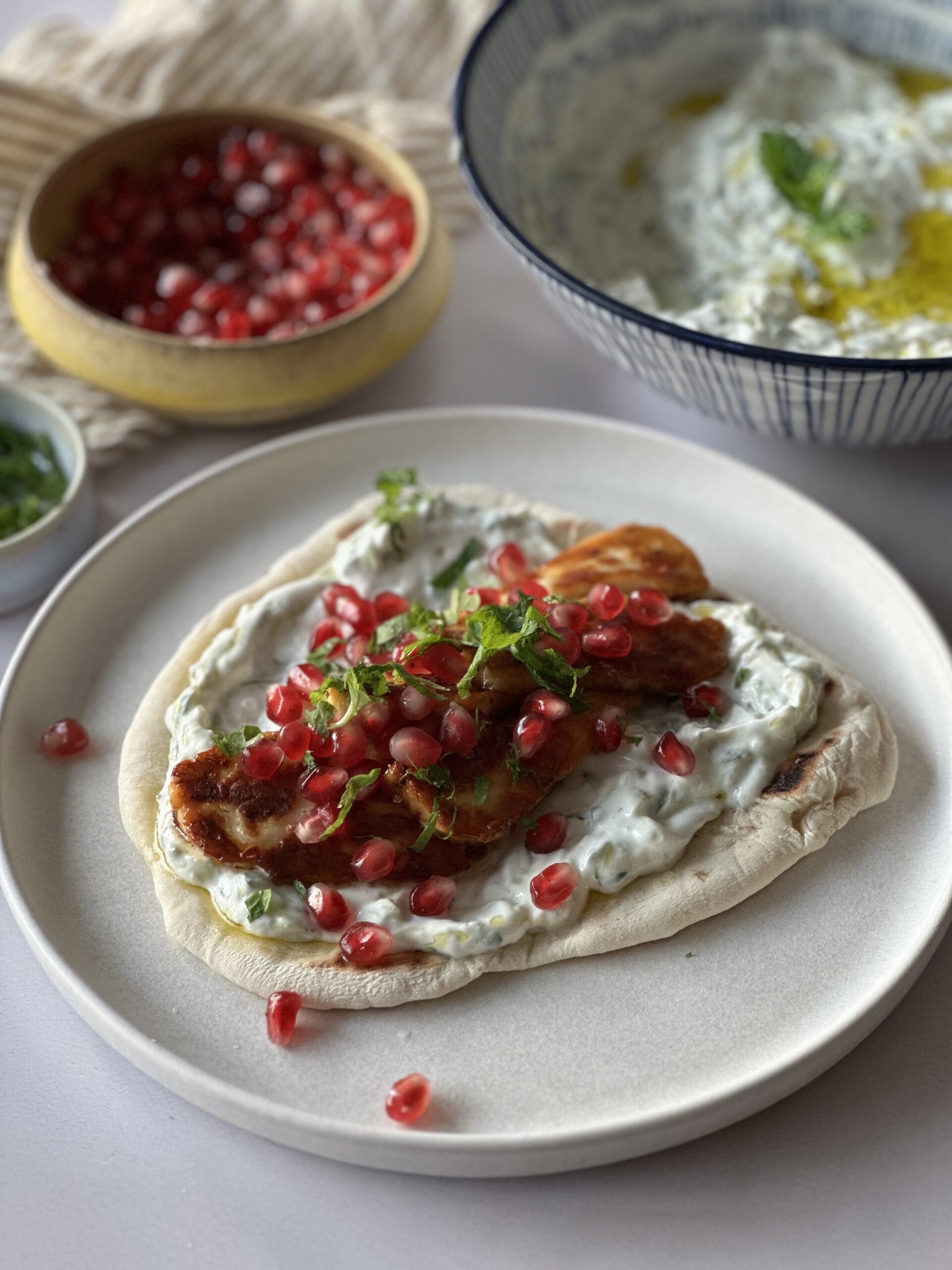 Fladbrød med hot honey halloumi