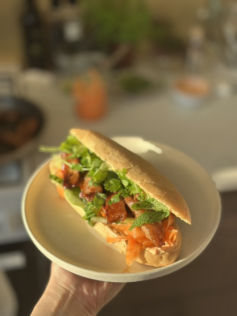 Bánh Mì med sticky pork