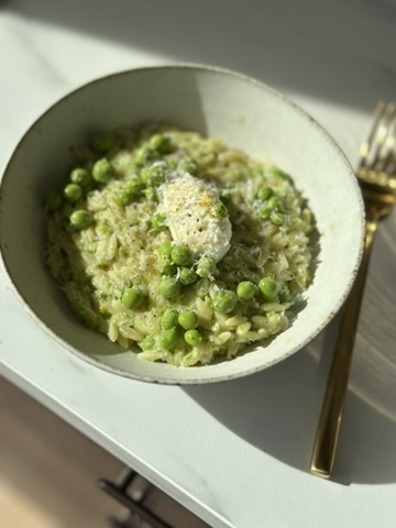 Cremet orzo med ærter, citron & mascarpone