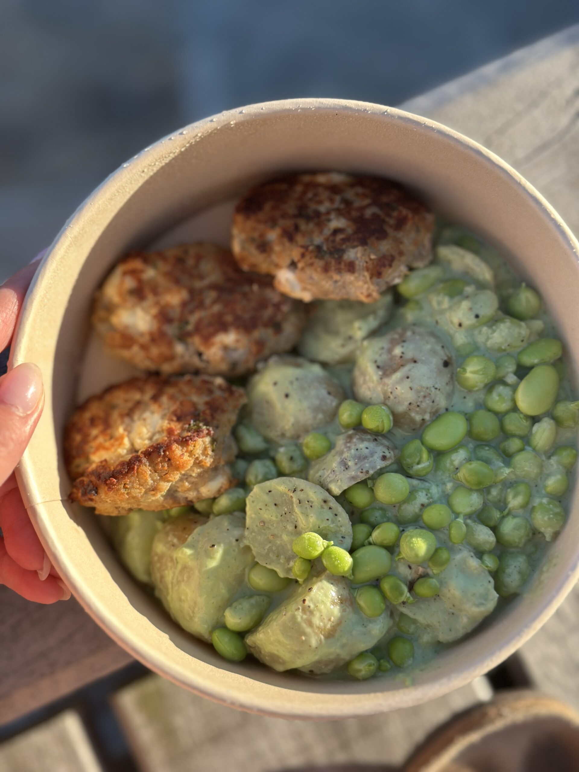 Green Goddess kartoffelsalat med fetafrikadeller 