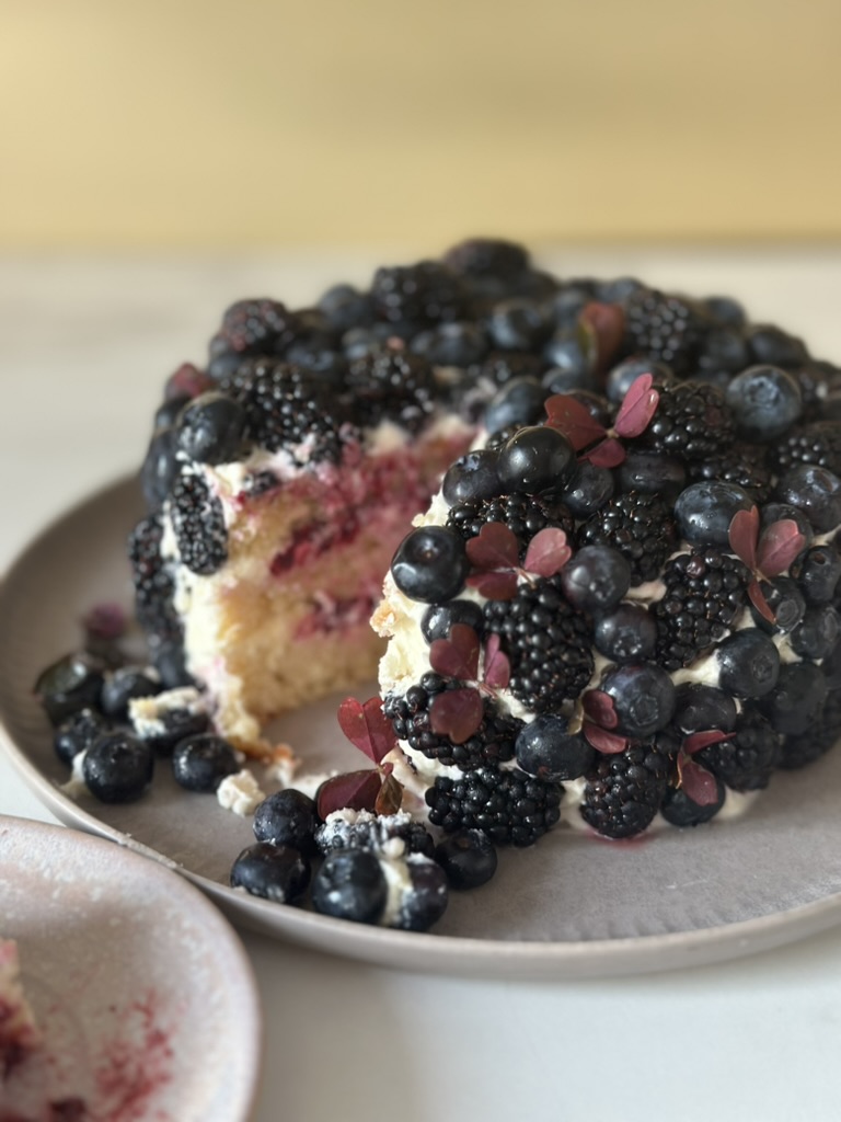 Vaniljekage med brombær og mascarpone