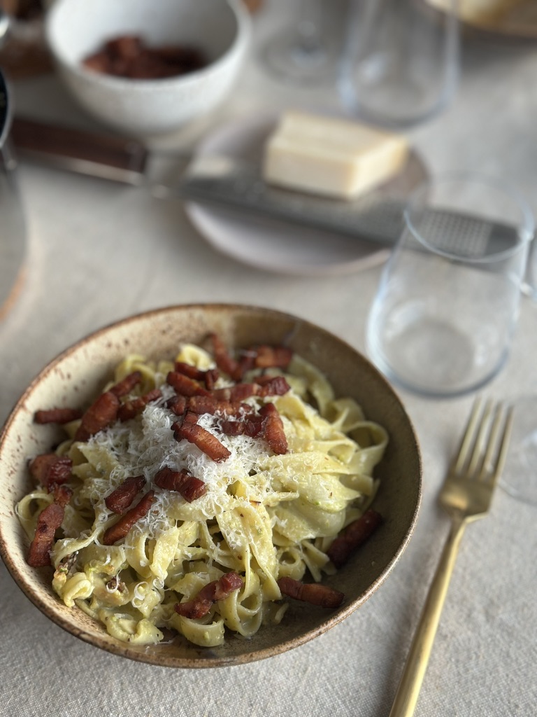 Cremet pistaciepasta med bacon & bagt squash 